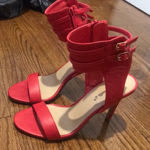 Red Heels, - Picture 2 of 3